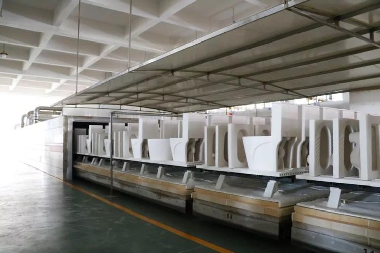 潮州智能陶瓷生产基地,建筑面积达10万平方米,陶瓷年产能高达300万件.